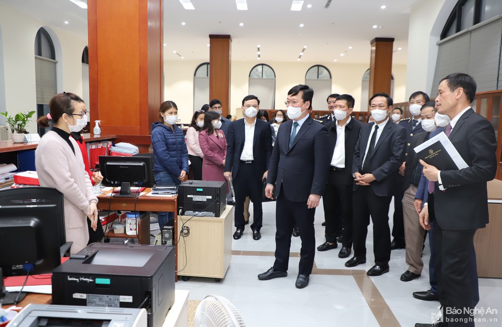 Lãnh đạo tỉnh thăm, động viên các đơn vị trong khối Tài chính trực làm việc ngày cuối năm