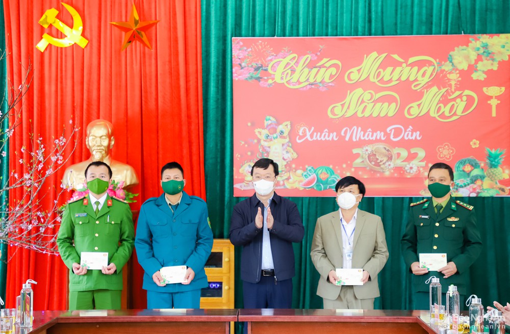 bna_qua_cho_4_don_vi184925_2612022.jpg