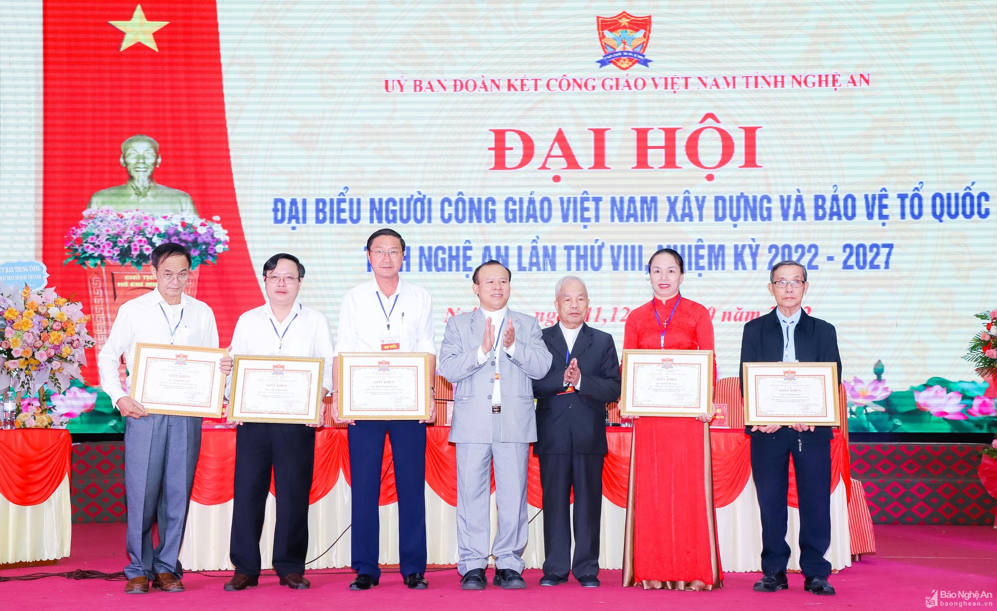 bna-giay-khen-cua-uy-ban-doan-ket-cong-giao-tinh-6373.jpg