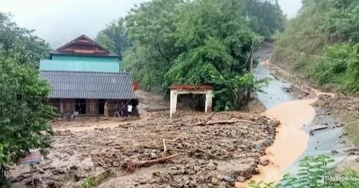 Bản làng tan hoang sau cơn lũ dữ ở Kỳ Sơn