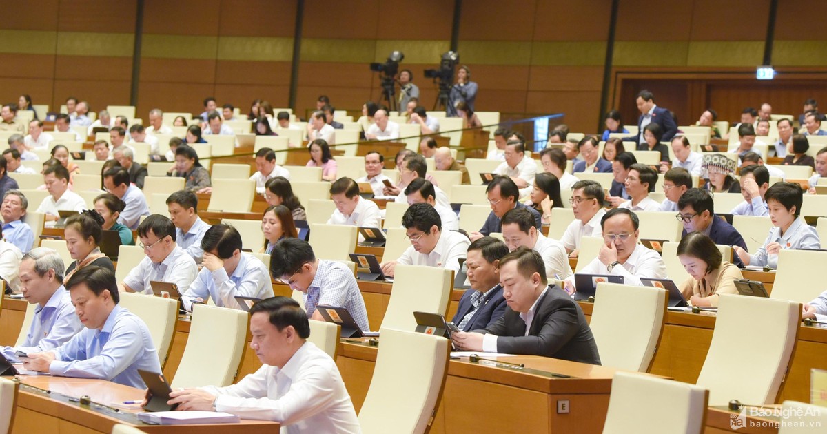 Quốc hội thảo luận về những nội dung còn ý kiến khác nhau về dự thảo Luật Khám bệnh, chữa bệnh (sửa đổi)