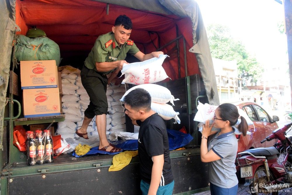 Kỳ Sơn tiếp nhận gần 21 tỷ đồng cứu trợ người dân bị thiệt hại do lũ quét