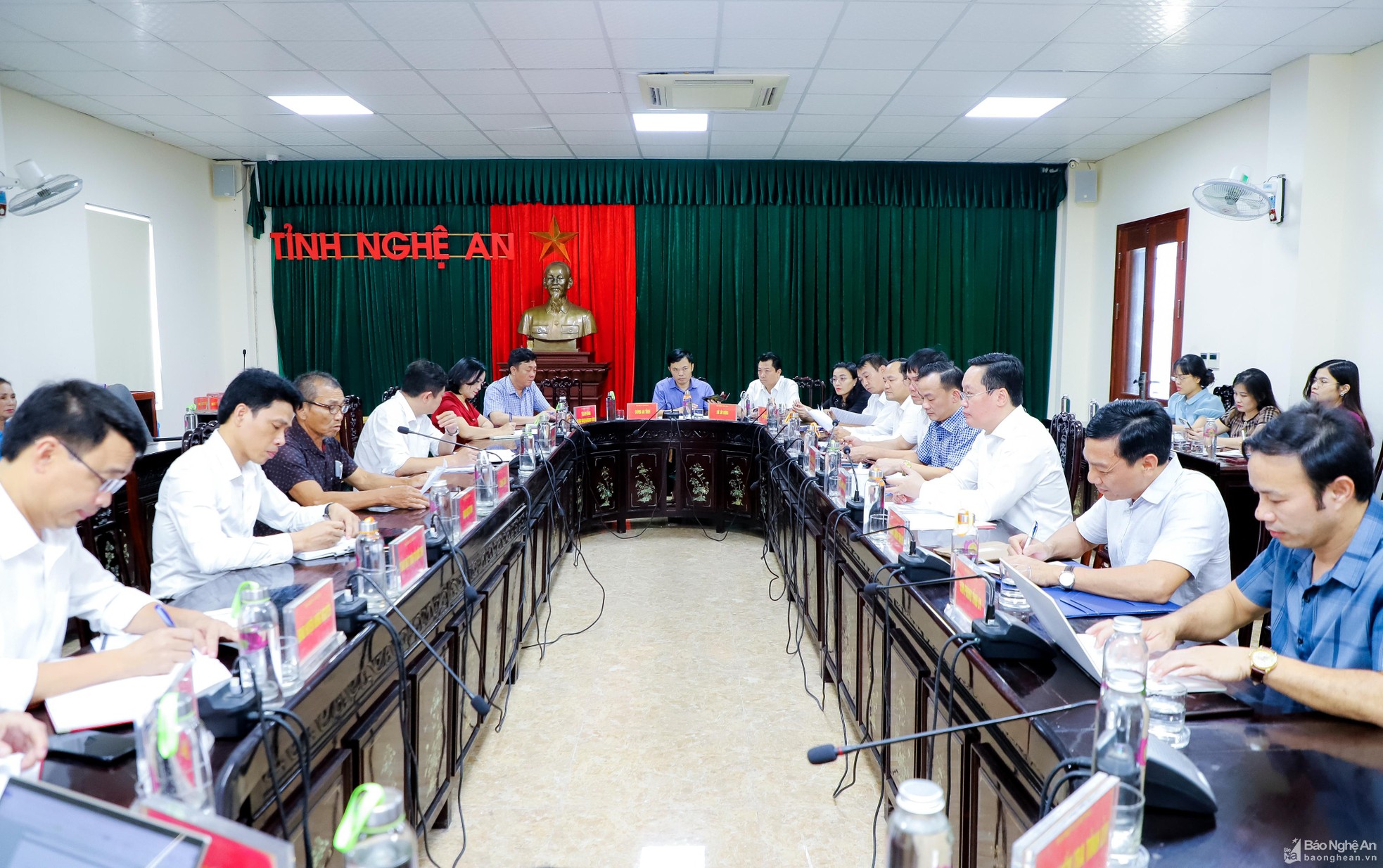 Chủ tịch UBND tỉnh Nghệ An Nguyễn Đức Trung tiếp công dân định
