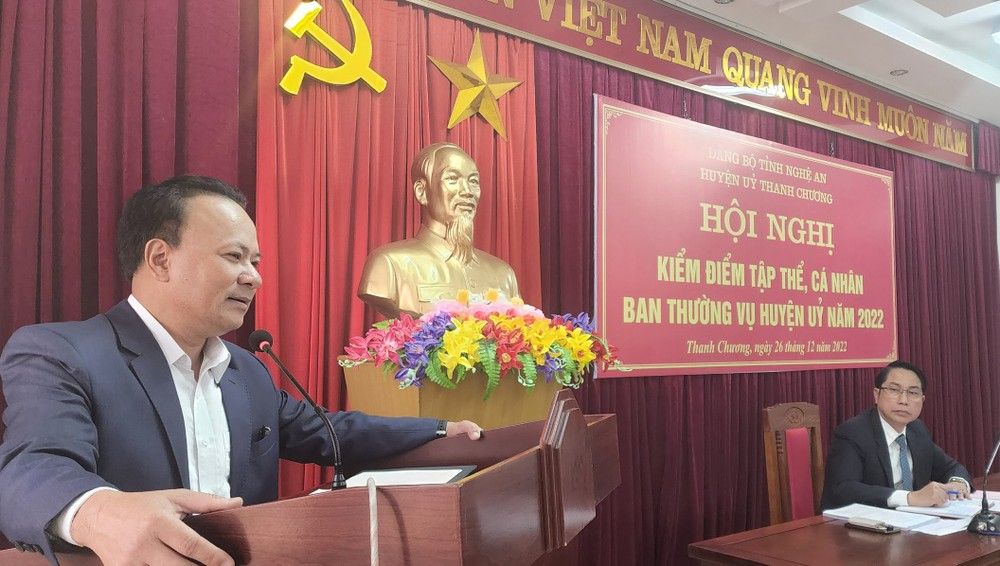 Các đồng chí Ủy viên Ban Thường vụ Tỉnh ủy dự và chỉ đạo Hội nghị kiểm điểm tại các địa phương