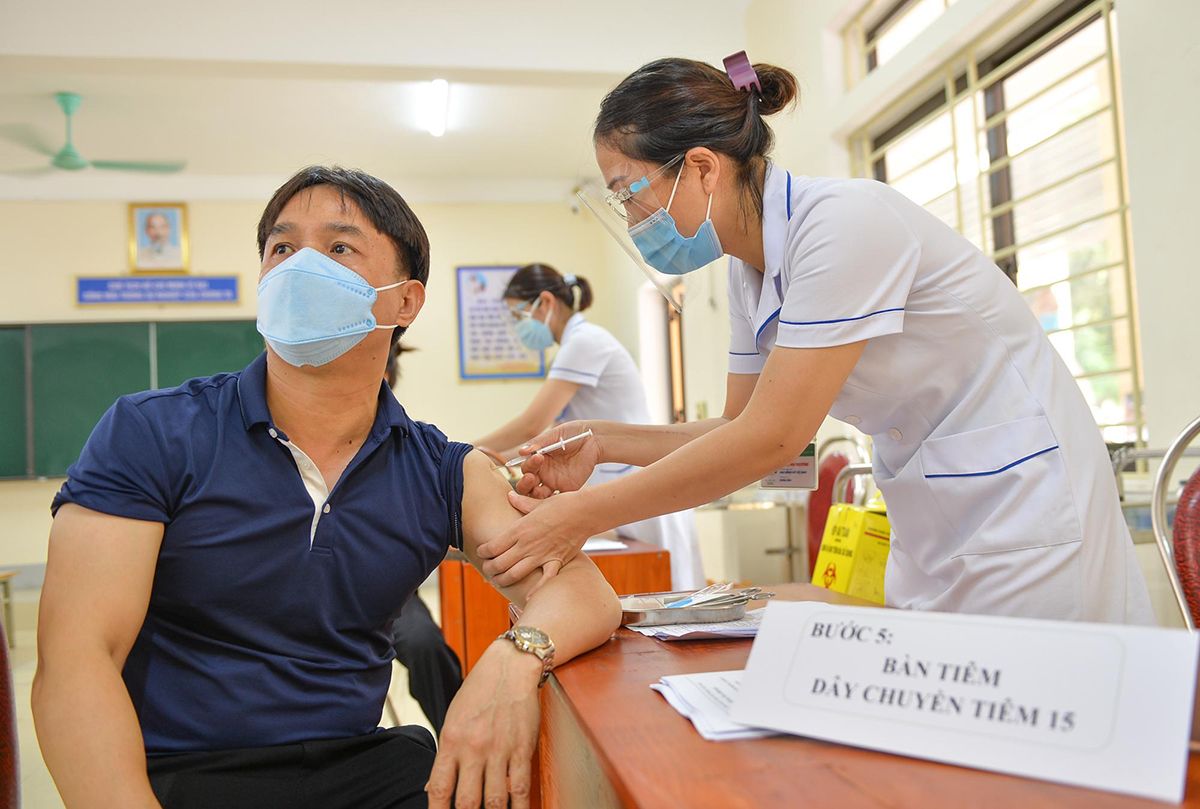 tiem-vaccine-la-bien-phap-huu-hieu-nhat-de-phong-chong-covid-19-anh-thanh-cuong-1.jpg