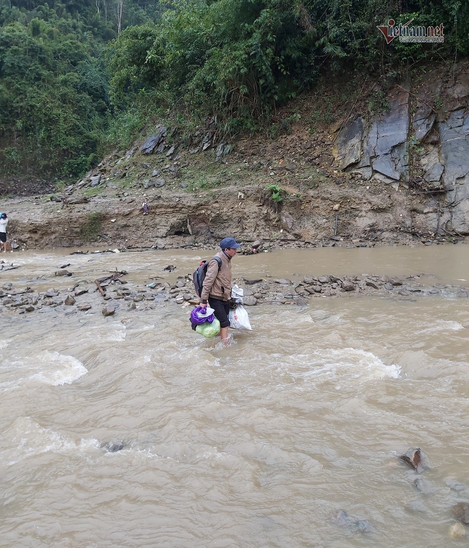 tinngan_092327_76592913_5.jpg