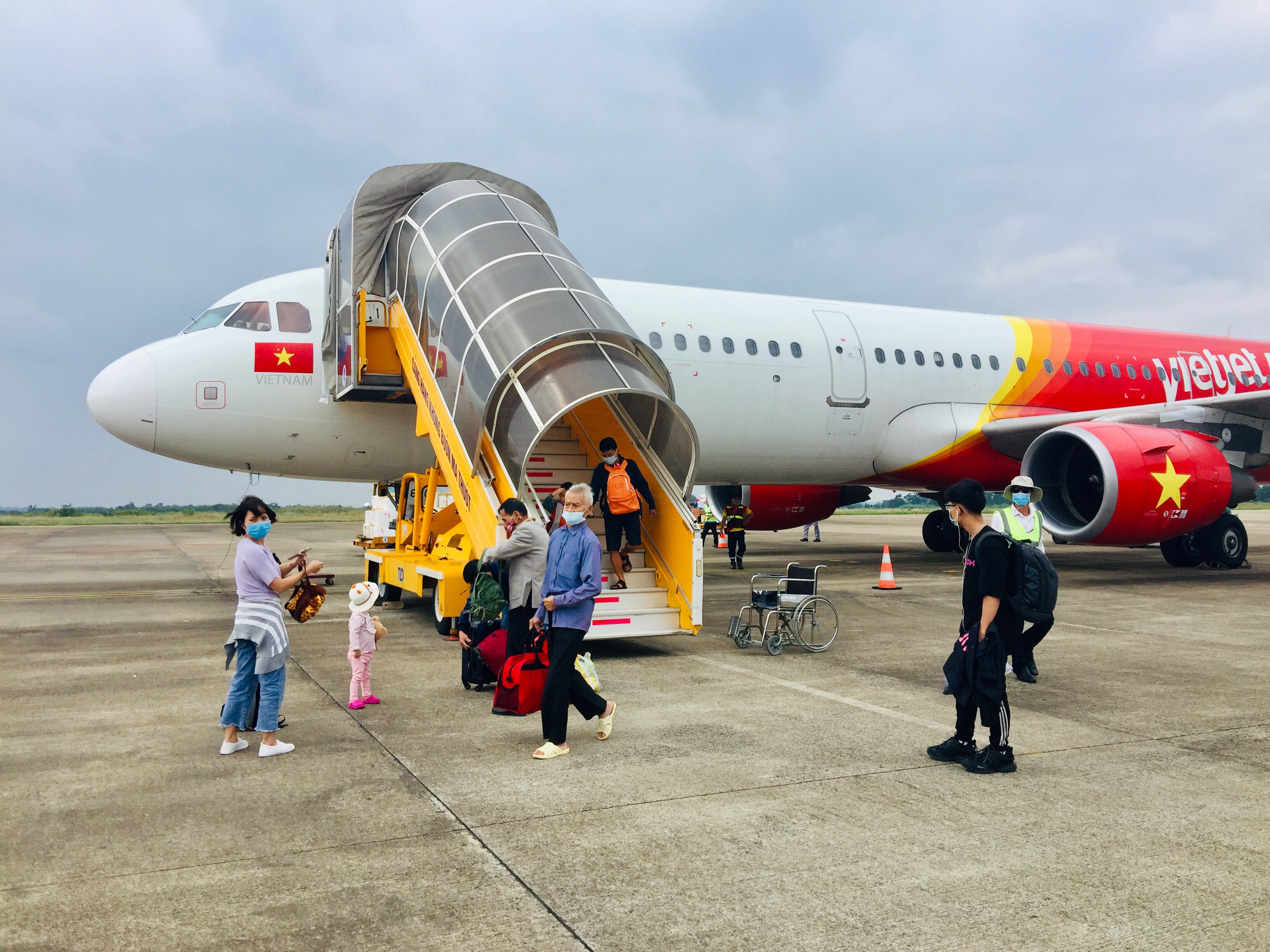 hanh_khach_di_du_lich_qua_san_vinh94736_2422022.jpg