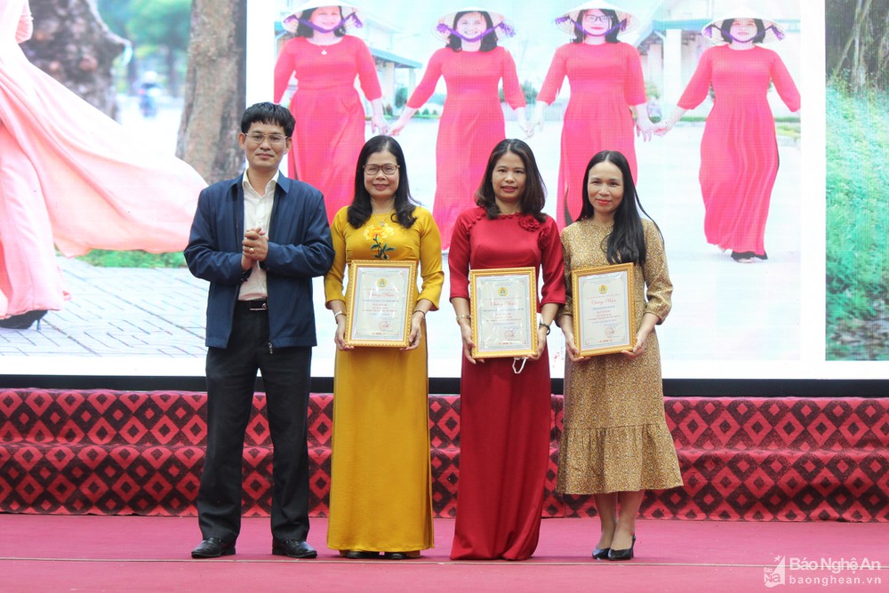 bna__ldld_cdvc_trao_giai_ao_dai_317607249_2932022--n1.jpg