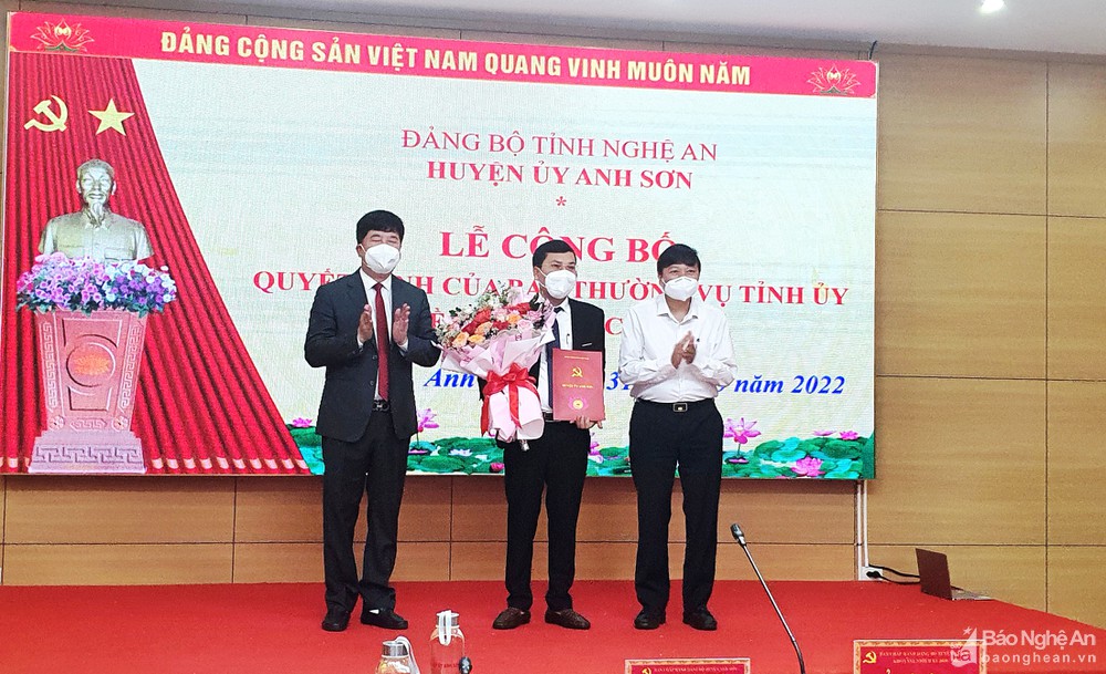 Công bố quyết định của Ban Thường vụ Tỉnh ủy về công tác cán bộ tại Anh Sơn
