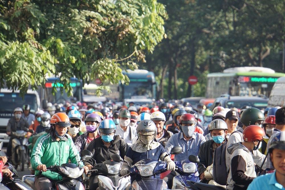 Nghỉ lễ 30/4, Thủ tướng yêu cầu chủ động tạm dừng thu phí khi ùn tắc kéo dài