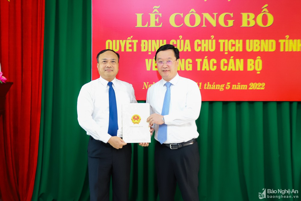 Công bố quyết định luân chuyển, bổ nhiệm Giám đốc Sở Nội vụ tỉnh Nghệ An