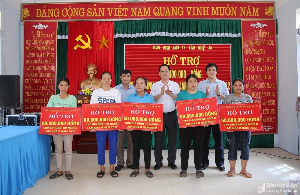 Đại biểu Quốc hội tiếp xúc cử tri tại Tương Dương