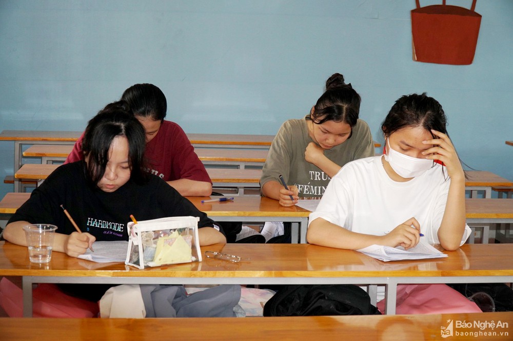 bna-viec-day-hoc-o-truong-chi-duoc-thuc-hien-voi-hoc-sinh-cuoi-cap-va-boi-duong-cac-doi-tuyen-hoc-sinh-gioi-anh-my-ha-2789.jpg