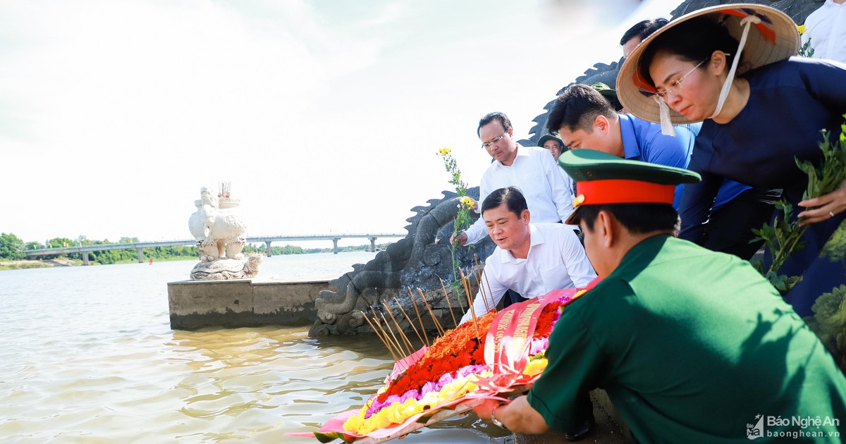 Lãnh đạo tỉnh Nghệ An tri ân các Anh hùng liệt sĩ tại Thành cổ Quảng Trị, sông Thạch Hãn, 'đất thép' Vĩnh Linh