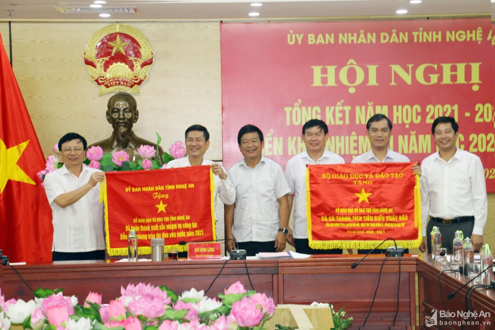 bna-dong-chi-bui-dinh-long-tang-co-thi-dua-xuat-sac-cua-bo-giao-duc-va-dao-tao-va-ubnd-tinh-cho-so-giao-duc-va-dao-tao-2anh-my-ha-1787--n1.jpg
