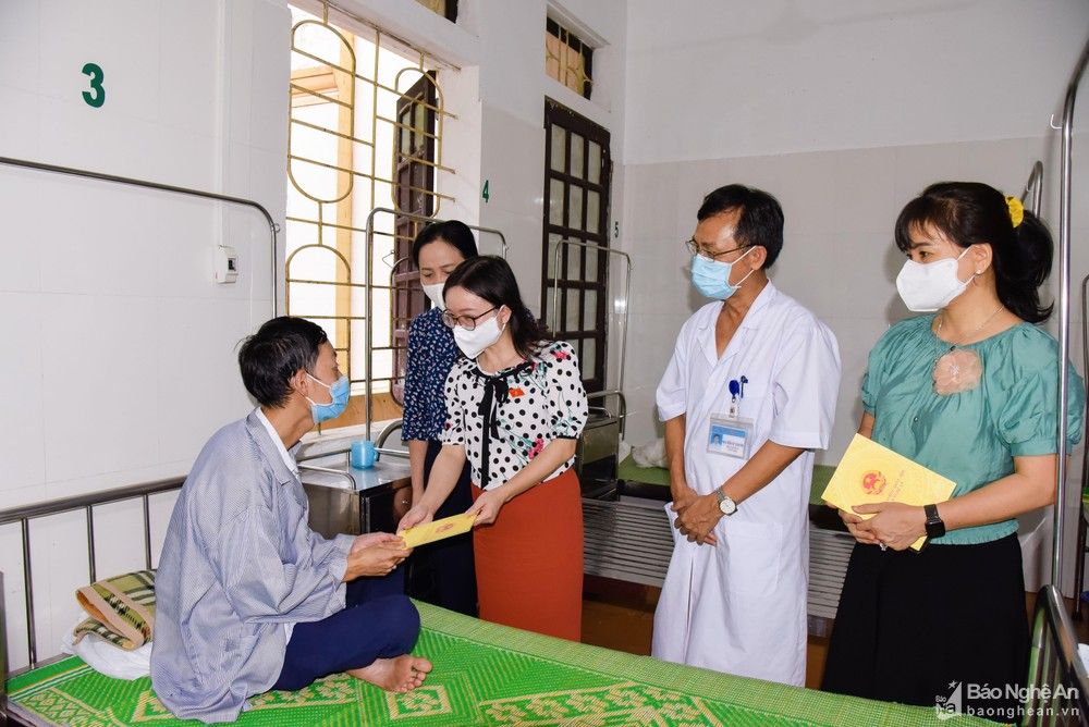 Nhiều bác sỹ, nhân viên y tế bệnh viện công Quỳnh Lưu 'nhảy' sang làm việc ở cơ sở y tế tư nhân