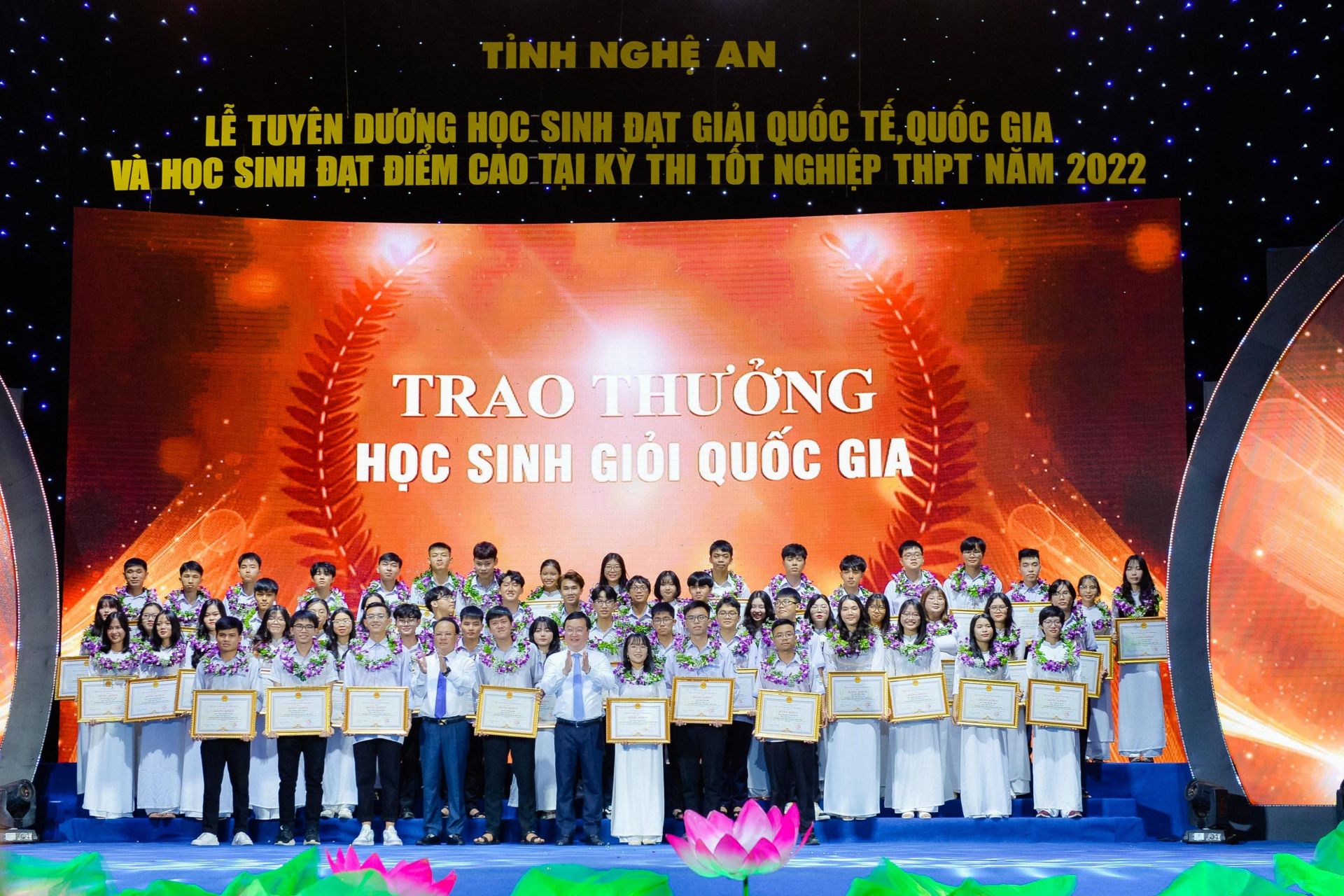 trao-thuong-1.%5B1%5D.jpg