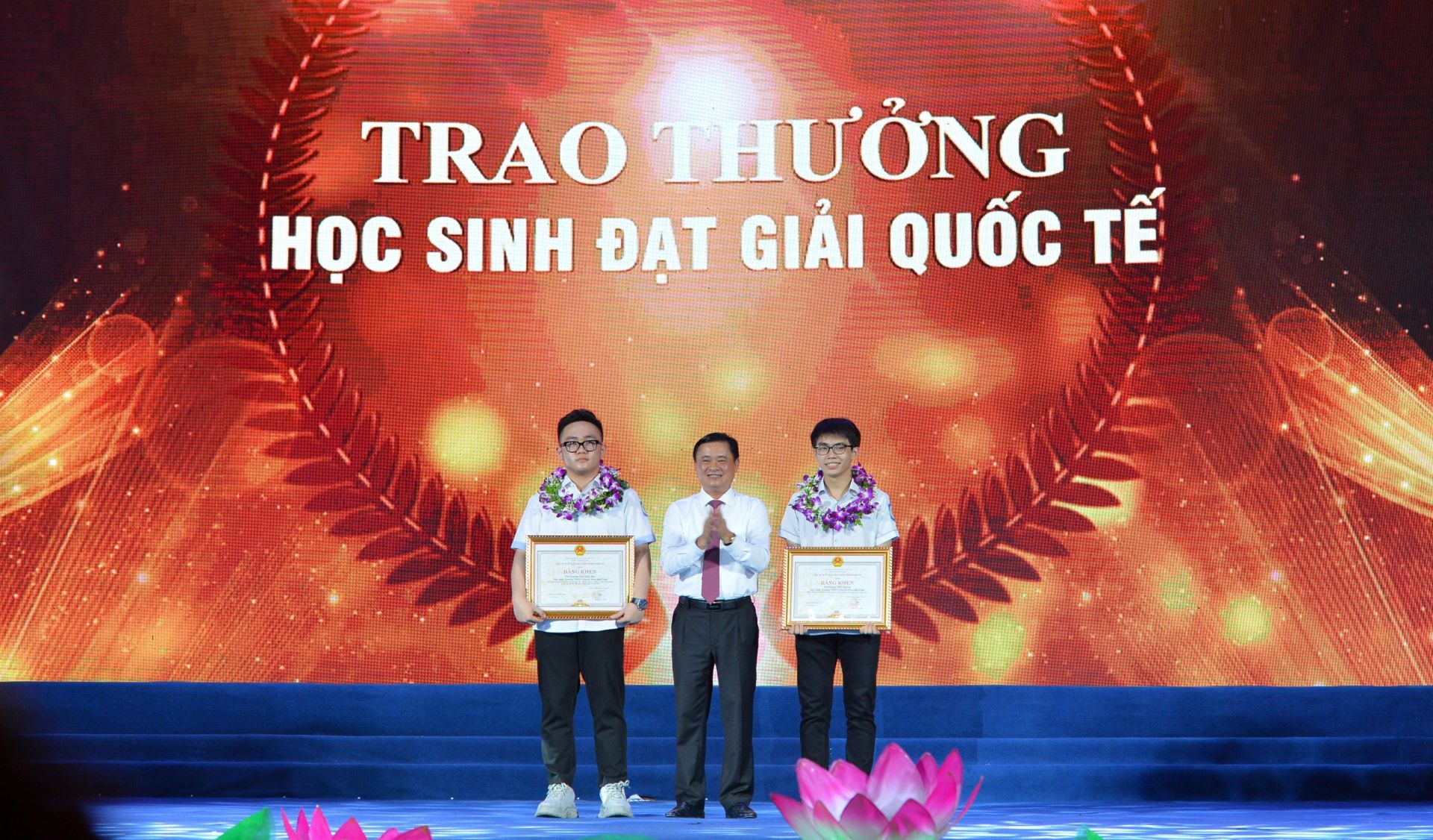 trao-thuong-1.jpg
