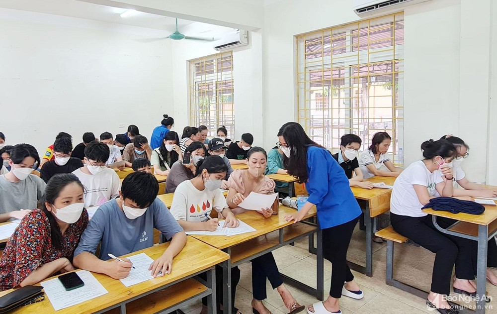 bna-truong-thpt-ha-huy-tap-tu-van-cho-phu-huynh-hoc-sinh-lua-chon-cac-mon-hoc-khi-dang-ky-vao-lop-10-3344.jpg