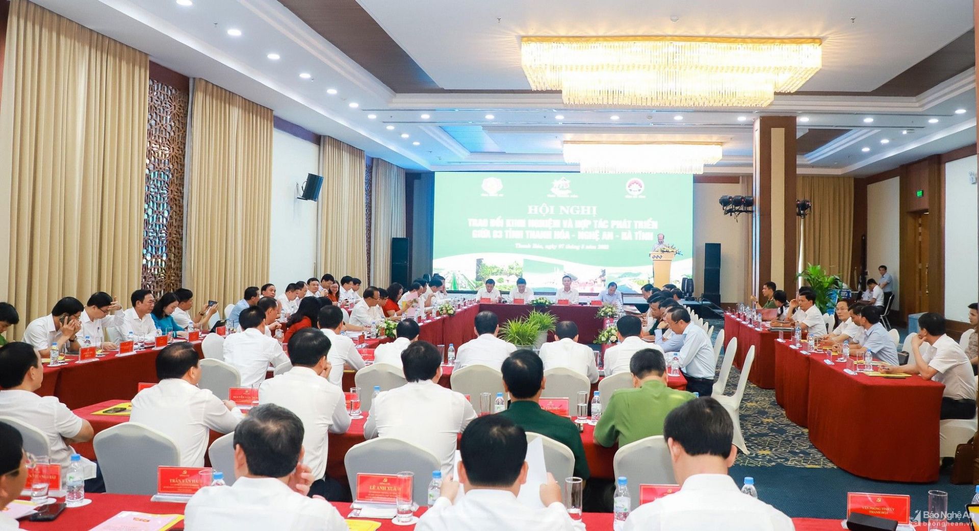 Lãnh đạo các tỉnh Nghệ An - Thanh Hóa - Hà Tĩnh trao đổi kinh nghiệm và hợp tác phát triển