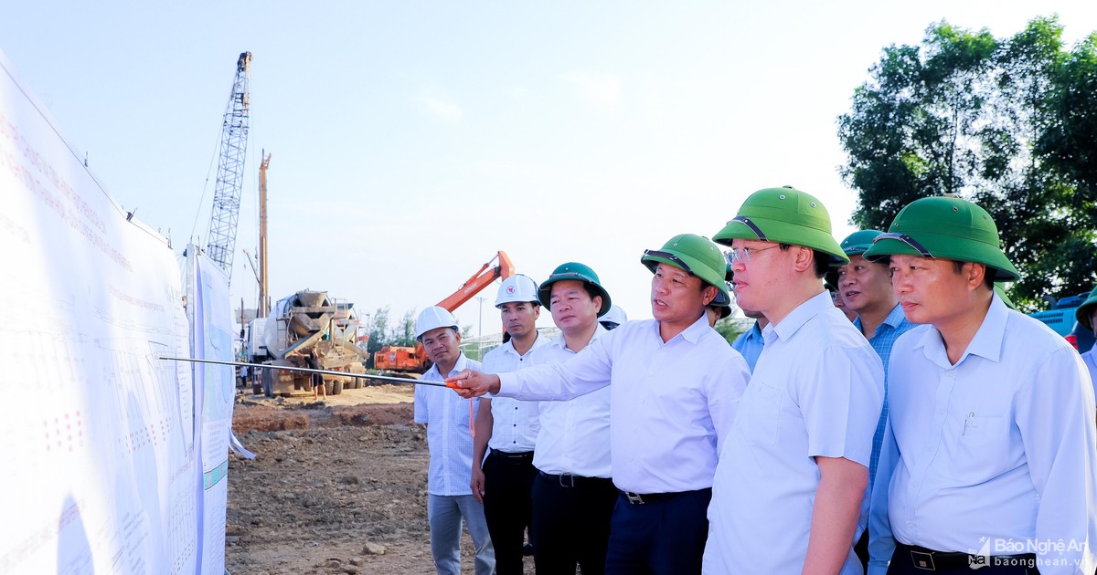 Chủ tịch UBND tỉnh Nguyễn Đức Trung kiểm tra, đốc thúc tiến độ dự án đường ven biển