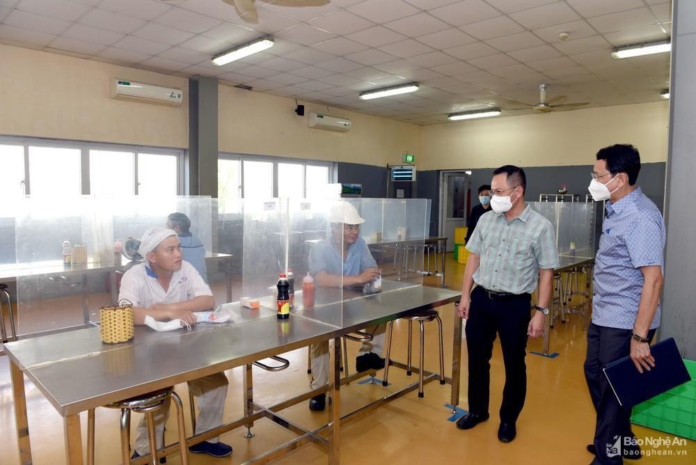 do-anh-huong-boi-covid-nen-doanh-nghiep-mat-them-chi-phi-khong-chinh-thuc-anh-kiem-tra-lien-so-kiem-tra-phong-dich-tai-nha-may-kcn-8310.jpg