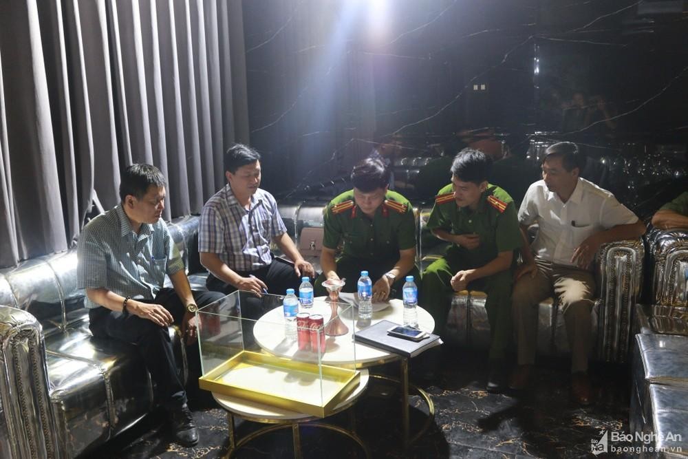 doan-kiem-tra-lien-nganh-kiem-tra-mot-co-so-bar-tay-tren-duong-nguyen-thi-minh-khai-thanh-pho-vinh-anh-dang-cuong-2660.jpg