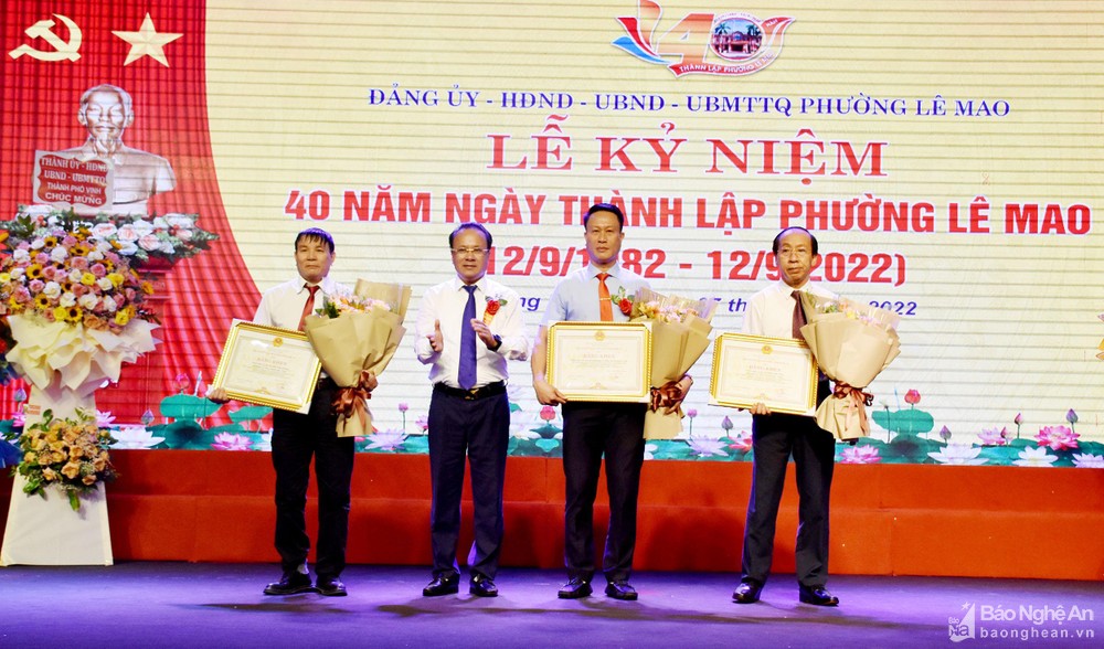 bna--trao-bang-khen-3-tap-the-4578.jpg