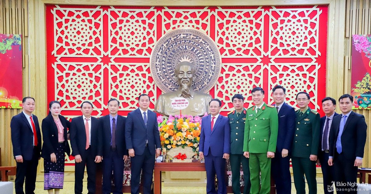 Lãnh đạo 2 tỉnh Hủa Phăn và Xiêng Khoảng (Lào) chúc Tết tỉnh Nghệ An