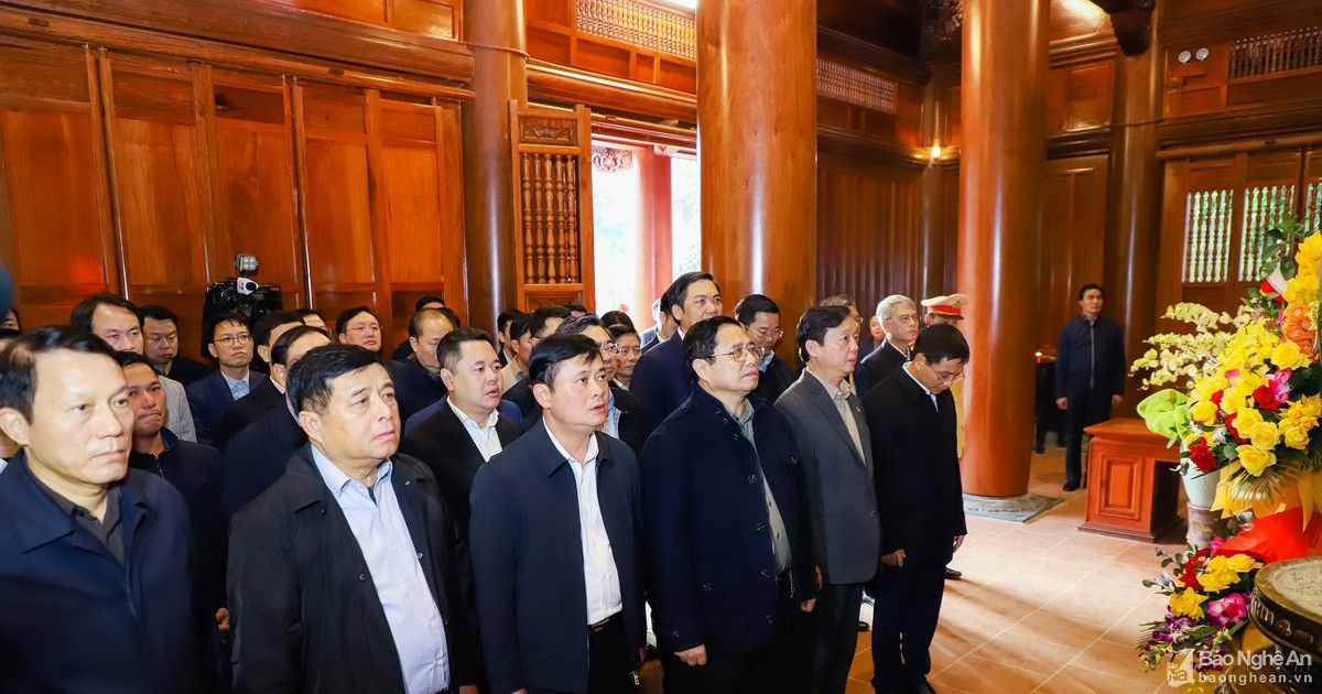 Thủ tướng Chính phủ dâng hoa, dâng hương tưởng niệm Chủ tịch Hồ Chí Minh