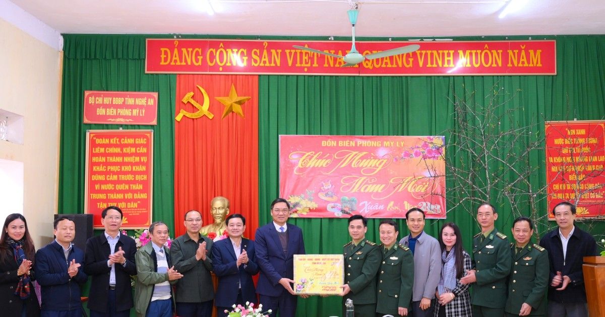 Phó Bí thư Tỉnh ủy Hoàng Nghĩa Hiếu thăm, chúc Tết Đồn Biên phòng Mỹ Lý, Kỳ Sơn