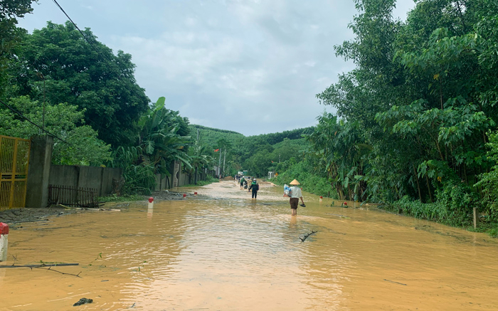 Quan tâm khắc phục tình trạng thường xuyên ngập úng cục bộ, gây ách tắc và an toàn giao thông trên tuyến Quốc lộ 7 và đường mòn Hồ Chí Minh