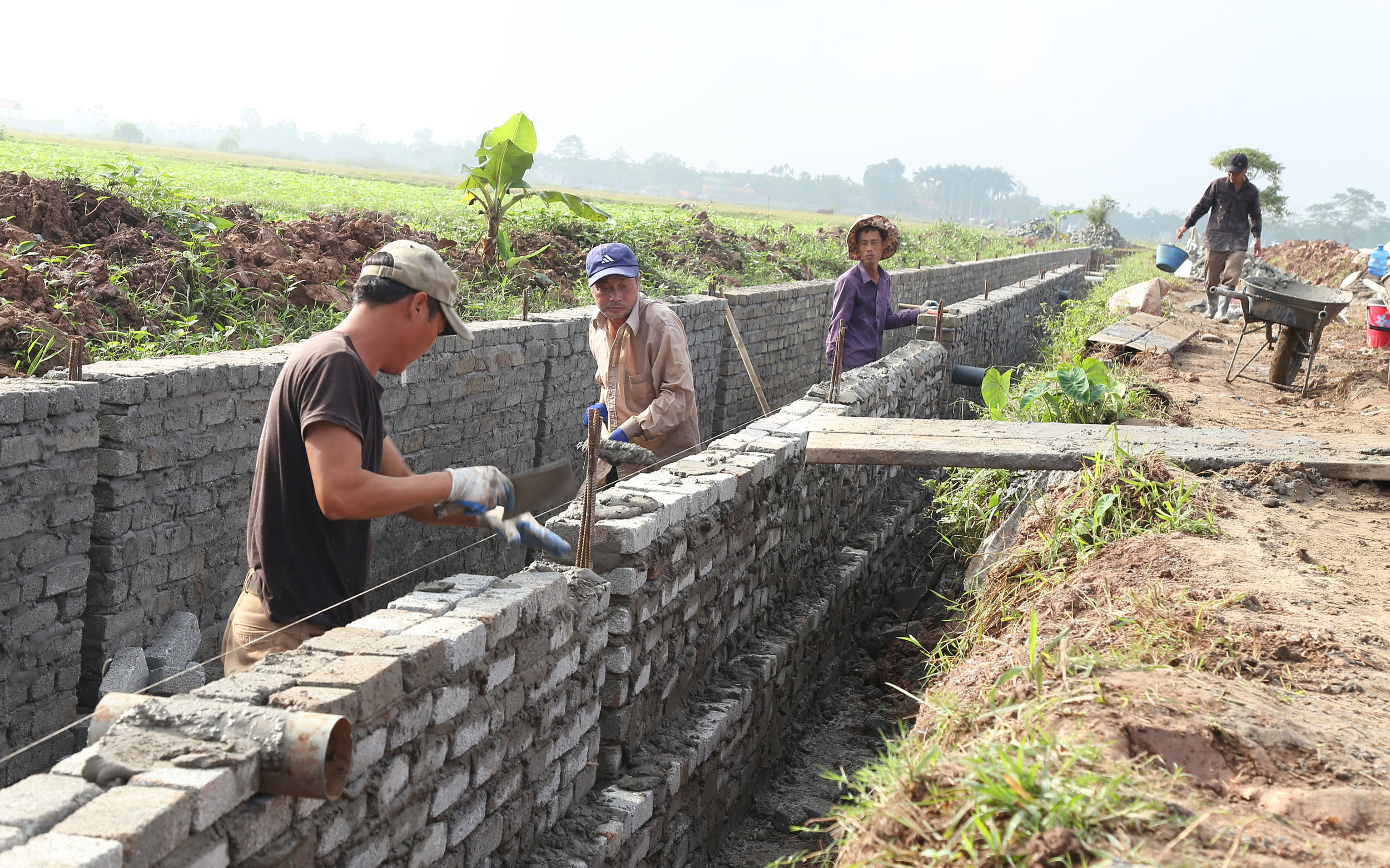 Cử tri huyện Đô Lương đề nghị nâng mức cấp bù thủy lợi phí cho các Hợp tác xã