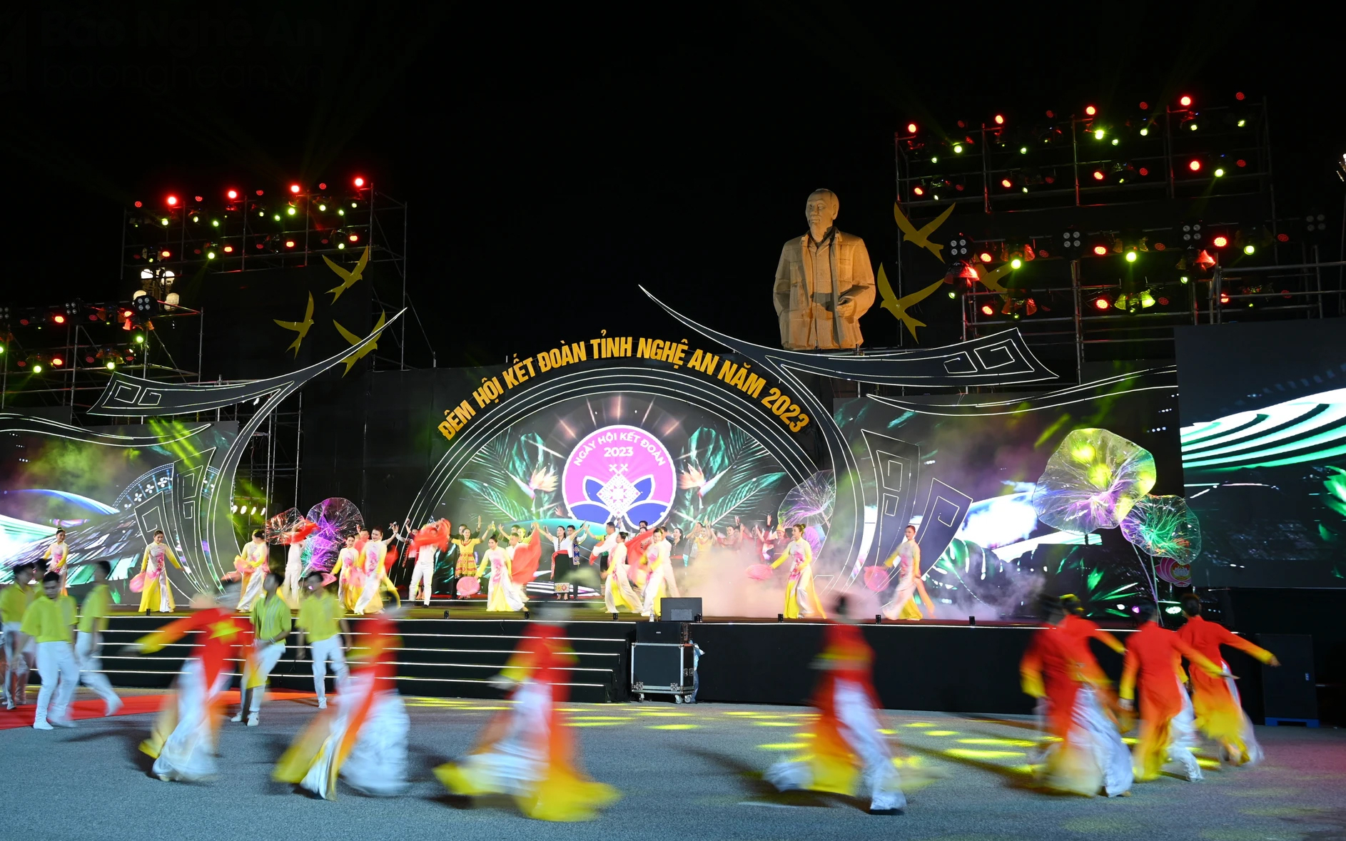 Ấn tượng, hấp dẫn Chương trình nghệ thuật 'Vang mãi bài ca kết đoàn'