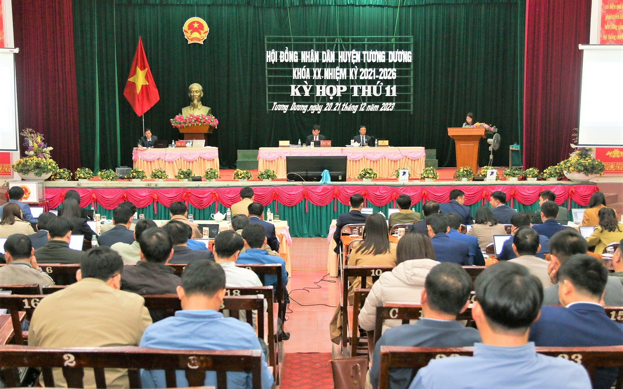 HĐND huyện Tương Dương thông qua 8 nghị quyết quan trọng tại Kỳ họp thứ 11