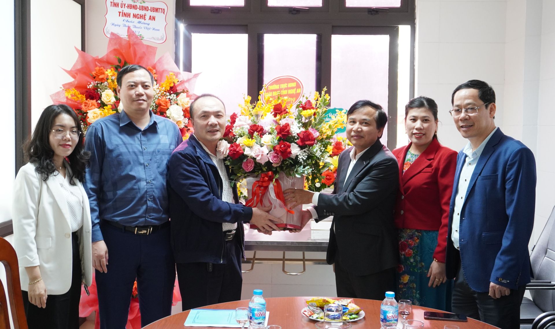 Ban-bao-ve-cham-soc-suc-khoe.JPG