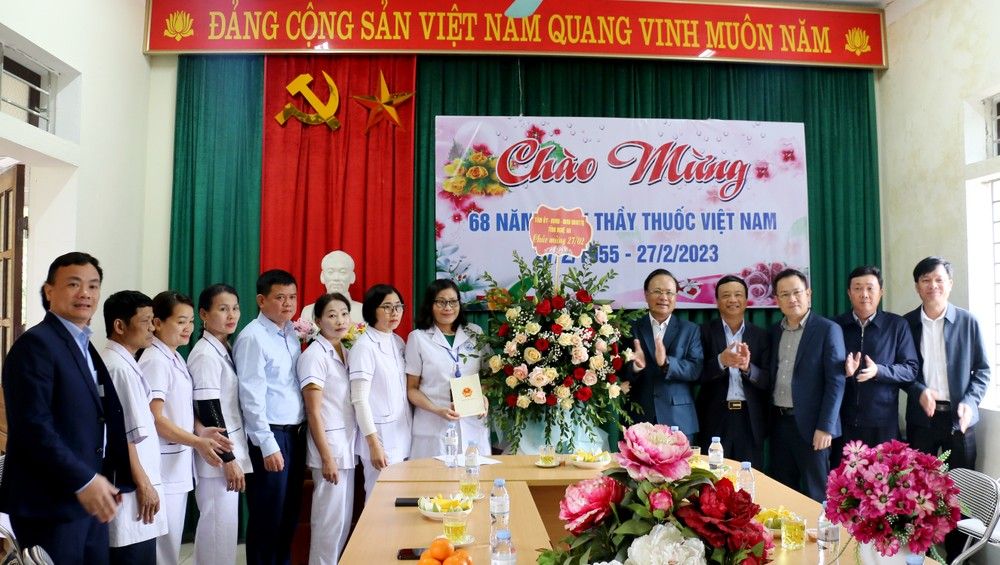 doan-cong-tac-cua-tinh-tang-hoa-chuc-mung-tram-y-te-xa-xa-luong-anh-my-ha-1410.jpg