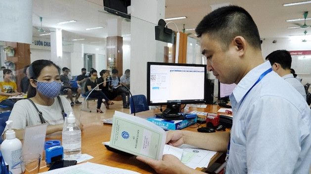 Người lao động mất 4 'khoản lớn' nếu rút BHXH một lần