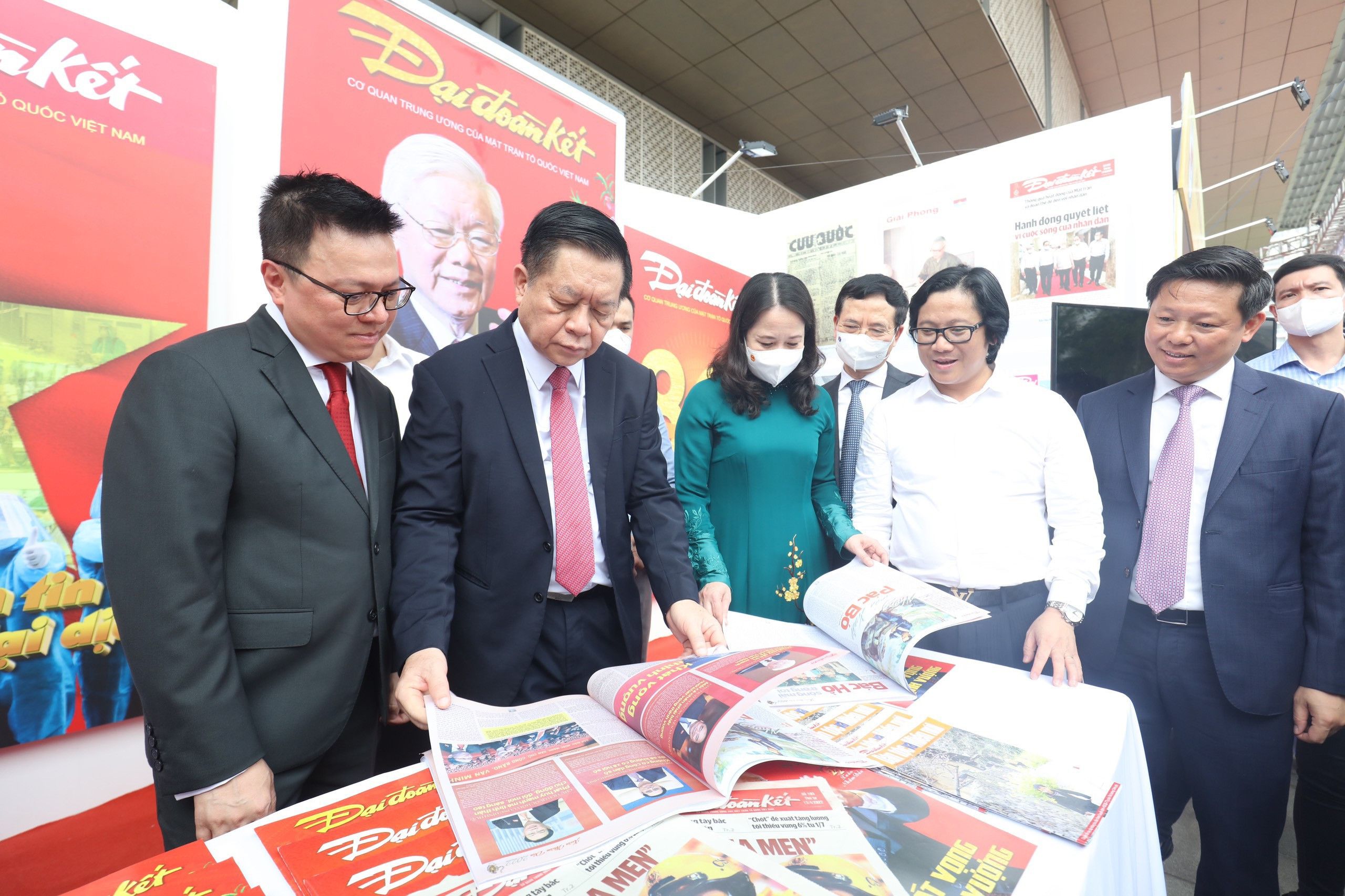 Người đứng đầu cơ quan báo chí không giữ chức vụ quá 2 nhiệm kỳ liên tiếp