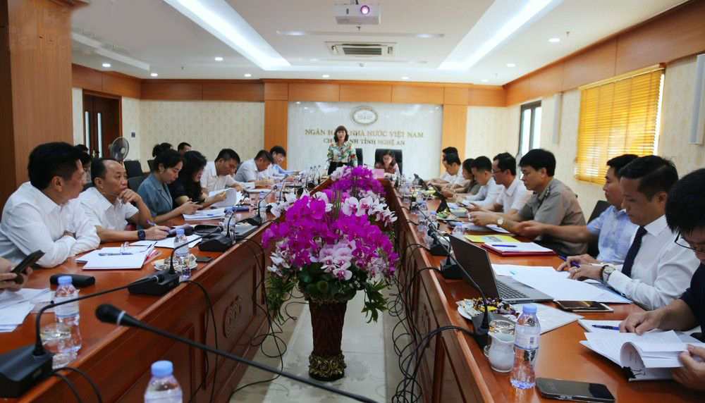 Đoàn đại biểu Quốc hội tỉnh Nghệ An lấy ý kiến góp ý Luật Các tổ chức tín dụng (sửa đổi)