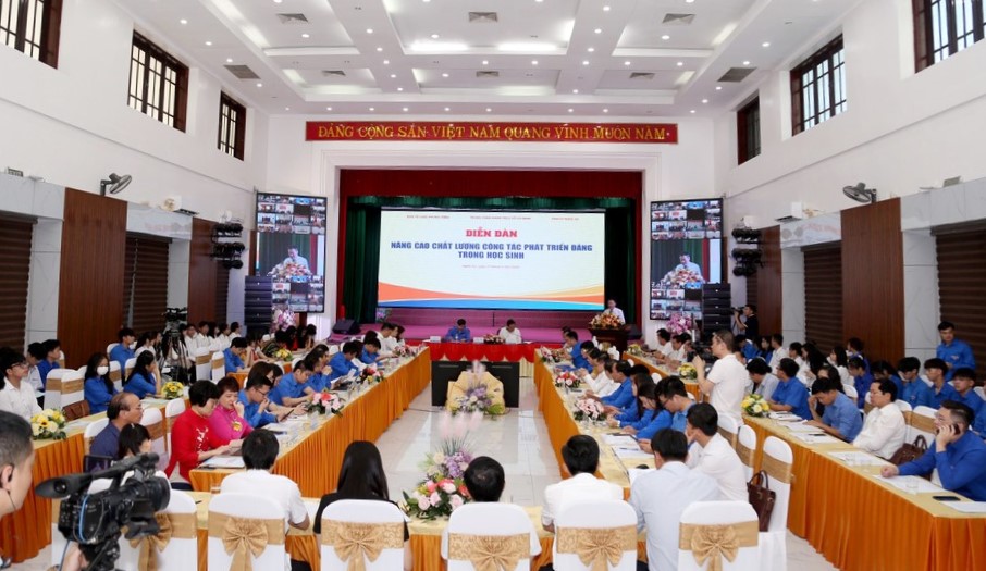 Diễn đàn 'Nâng cao chất lượng công tác phát triển Đảng trong học sinh'