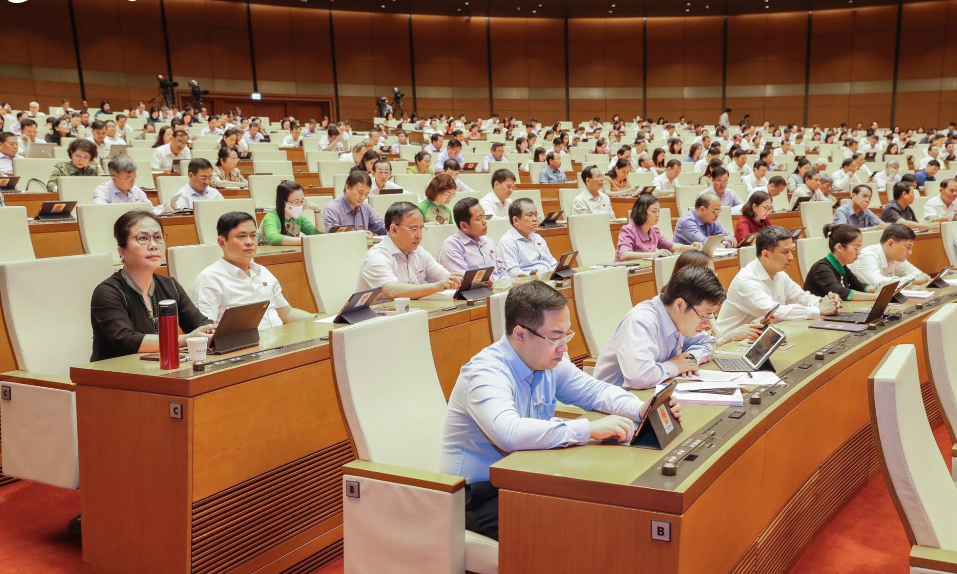 Quốc hội thảo luận về việc huy động, quản lý và sử dụng các nguồn lực phục vụ công tác phòng, chống dịch Covid-19