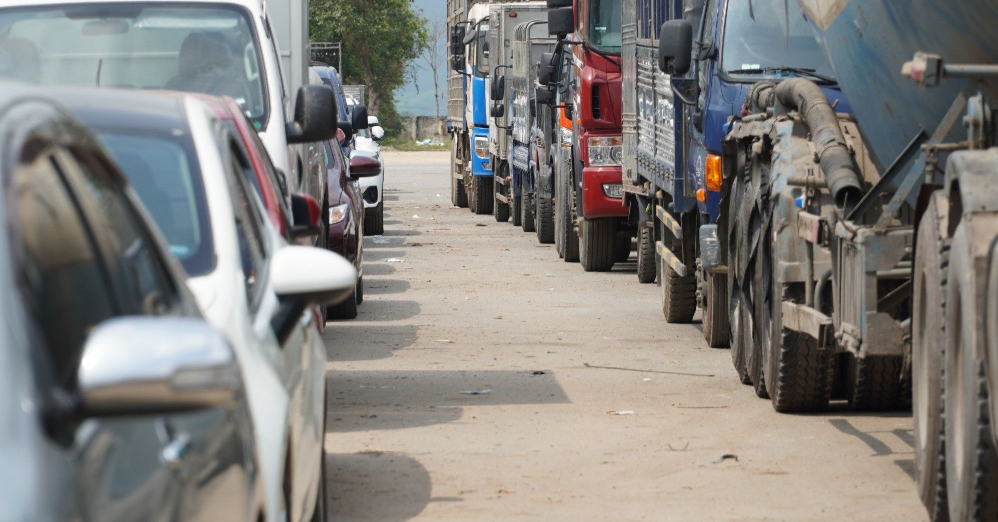 Người dân chịu thiệt hại kép nếu tăng phí đăng kiểm lúc này