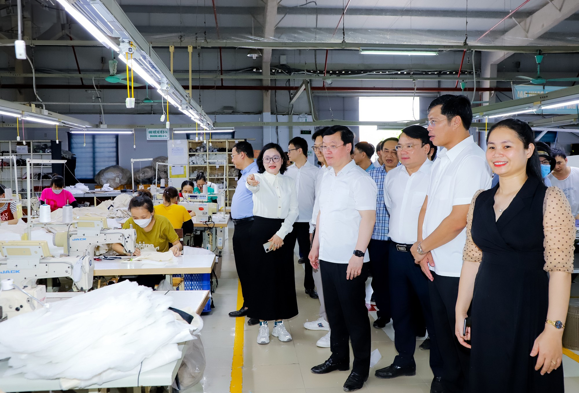 Chủ tịch UBND tỉnh Nguyễn Đức Trung kiểm tra các dự án tại huyện Đô Lương