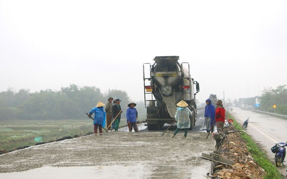 Sở Nông nghiệp và Phát triển nông thôn trả lời cử tri xã Long Xá, huyện Hưng Nguyên về nâng cấp đường và nạo vét mương dân sinh đê Tả Lam