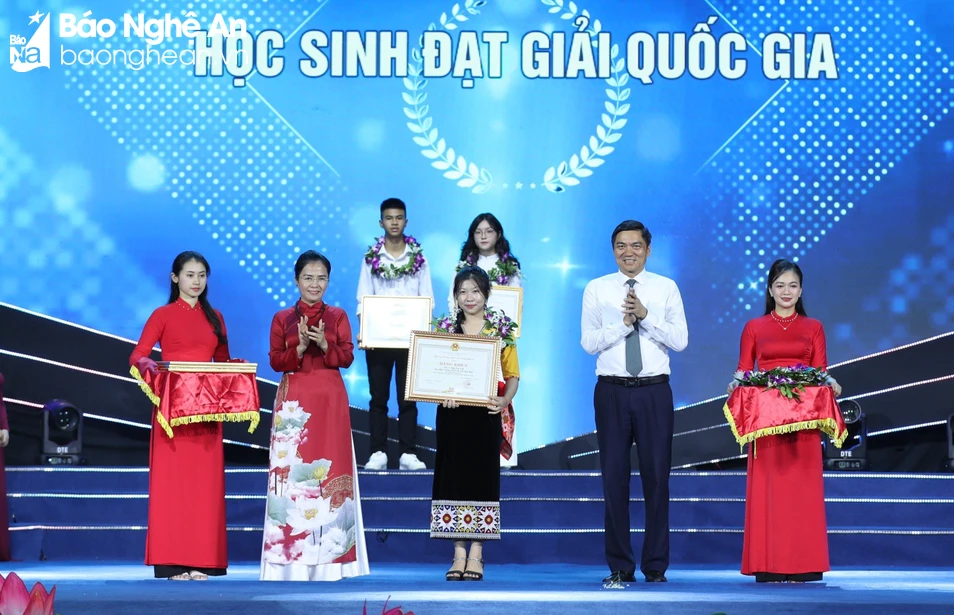 bna-trong-danh-sach-hoc-sinh-duoc-tuyen-duong-co-nhieu-em-la-hoc-sinh-nguoi-dan-toc-thieu-so-anh-duc-anh-1613.jpg.webp