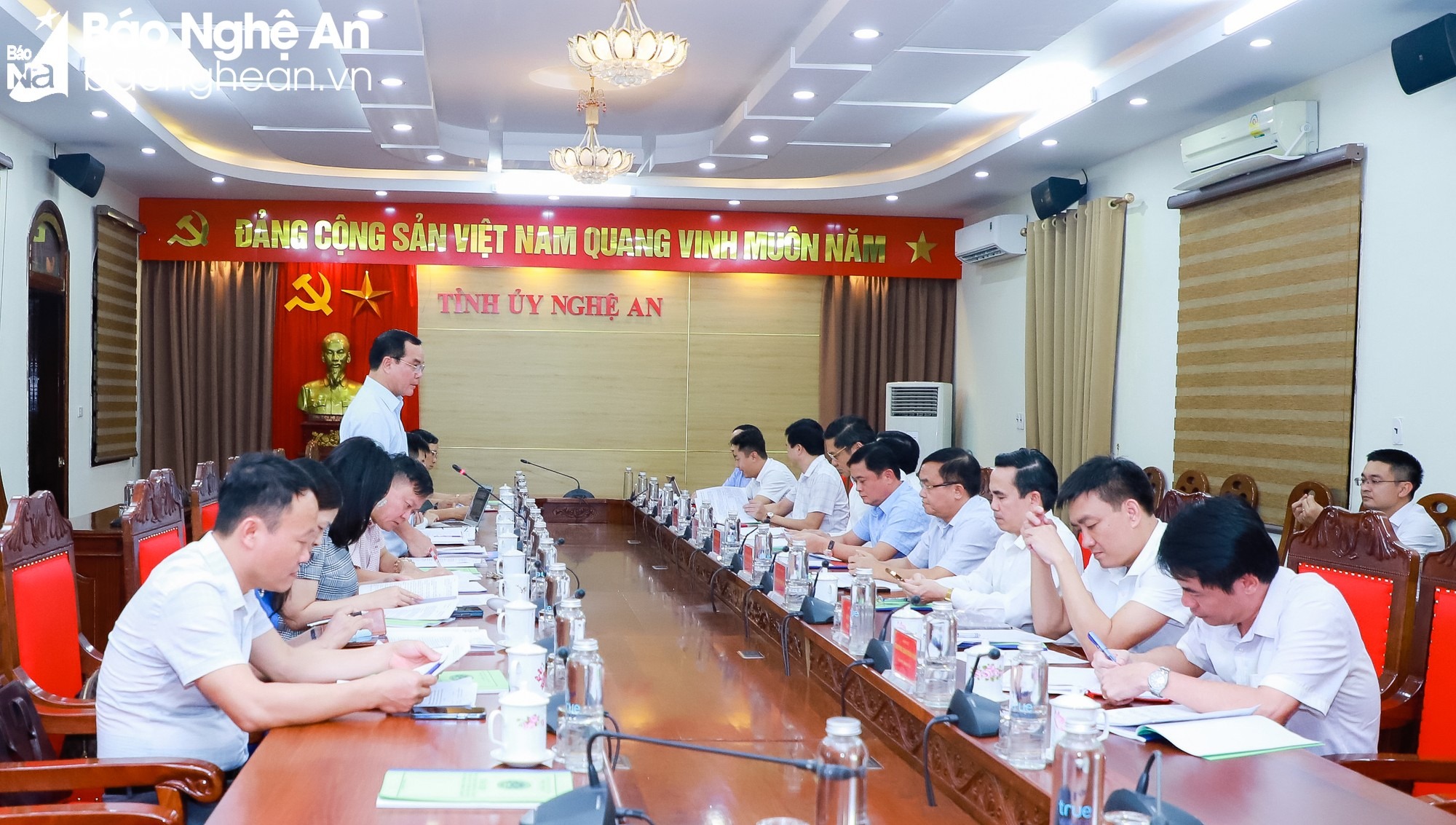 Đoàn khảo sát tổng kết 10 năm thực hiện Quyết định 218-QĐ/TW của Bộ Chính trị làm việc với Thường trực Tỉnh ủy Nghệ An
