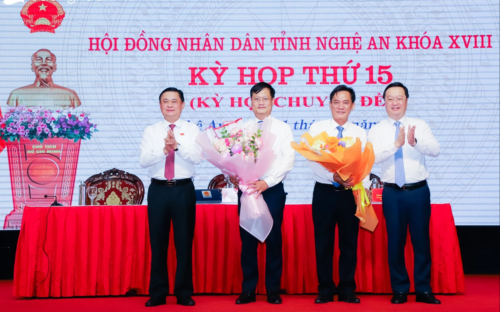 HĐND tỉnh Nghệ An miễn nhiệm, bầu bổ sung Ủy viên UBND tỉnh