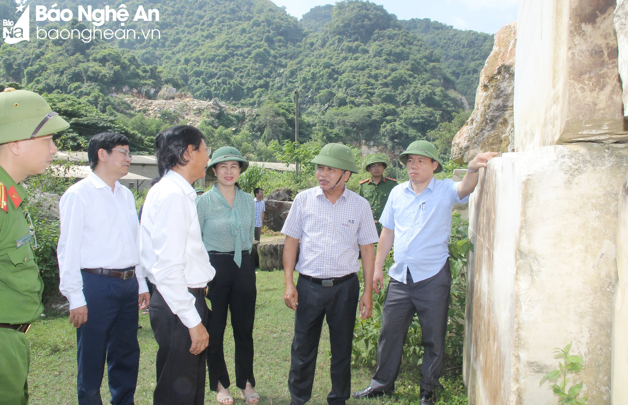 bna-dong-chi-nguyen-nhu-khoi-uy-vien-ban-chap-hanh-dang-bo-tinh-pho-chu-tich-hdnd-tinh-cung-doan-giam-sat-hdnd-tinh-khao-sat-cong-tac-quan-ly-hoat-dong-khai-thac-khoang-san-tai-huyen-quy-hop-6526.jpg.webp