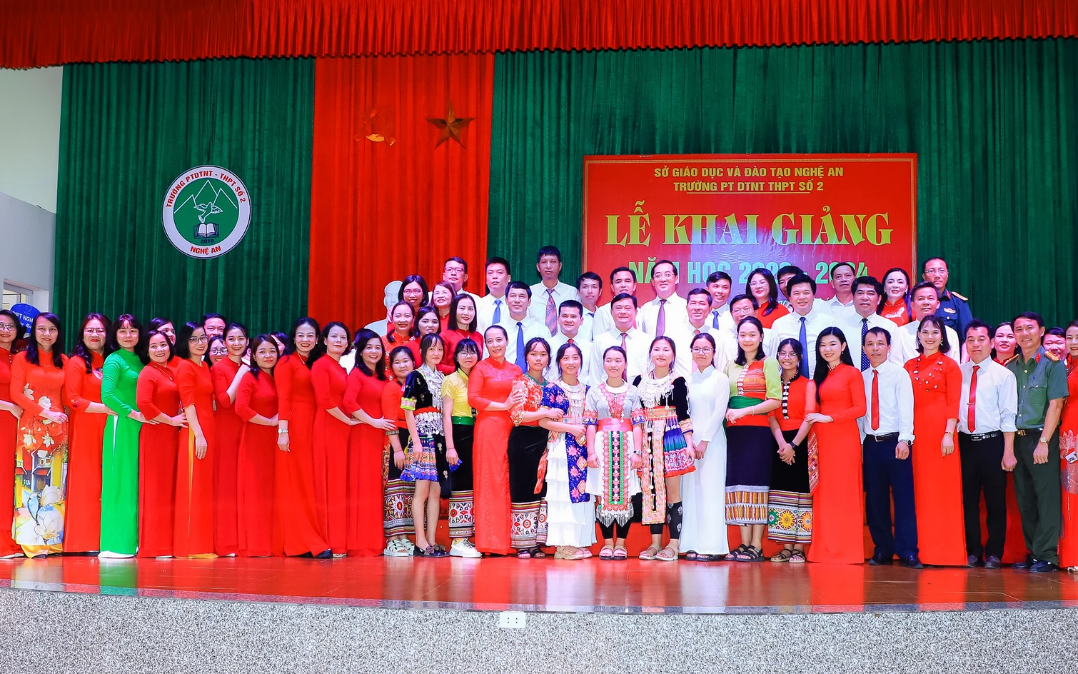 Bí thư Tỉnh ủy Thái Thanh Quý dự Lễ khai giảng năm học mới tại Trường PT DTNT THPT số 2 Nghệ An